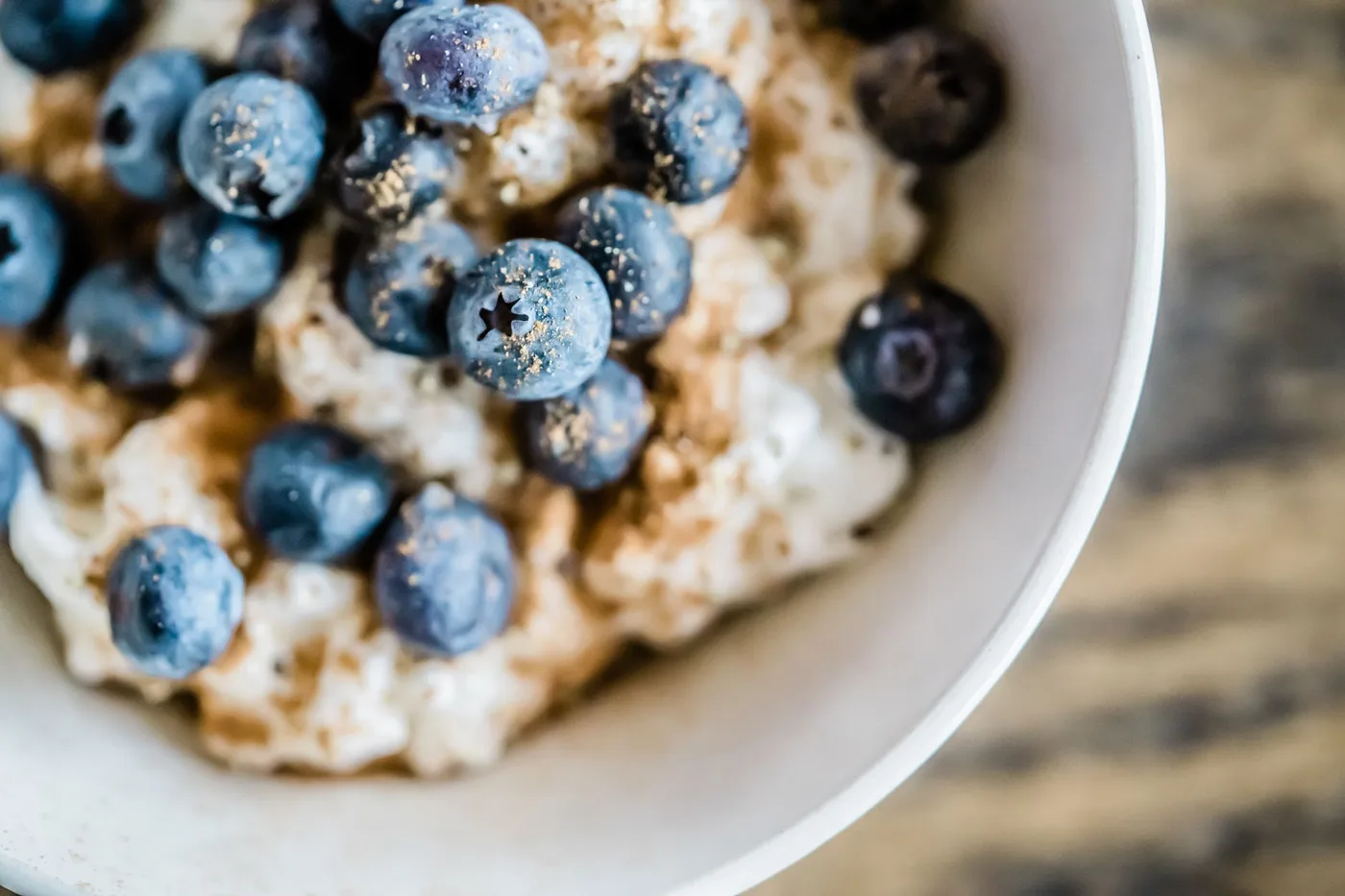Close-up of a creamy oatmeal bowl topped with fresh blueberries, perfect for a healthy breakfast.